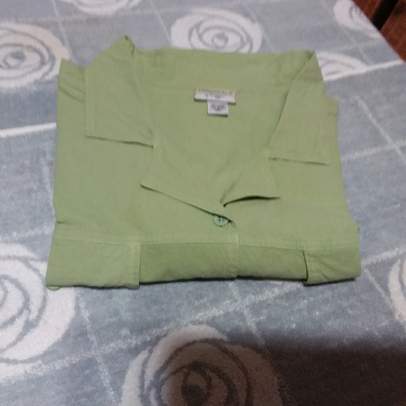 Women's green button up blouse - Picture 3 of 3